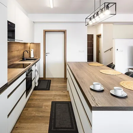 Center Gallery Apartment Piest'any
