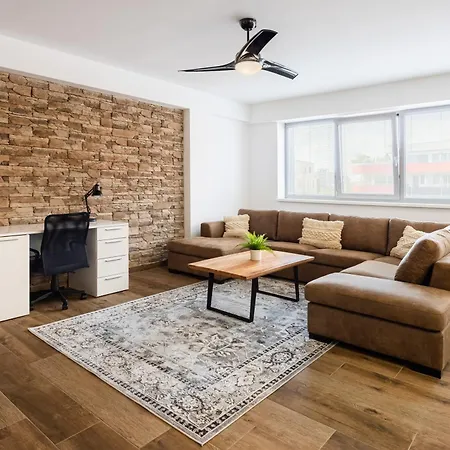 Center Gallery * Πιεστάνυ